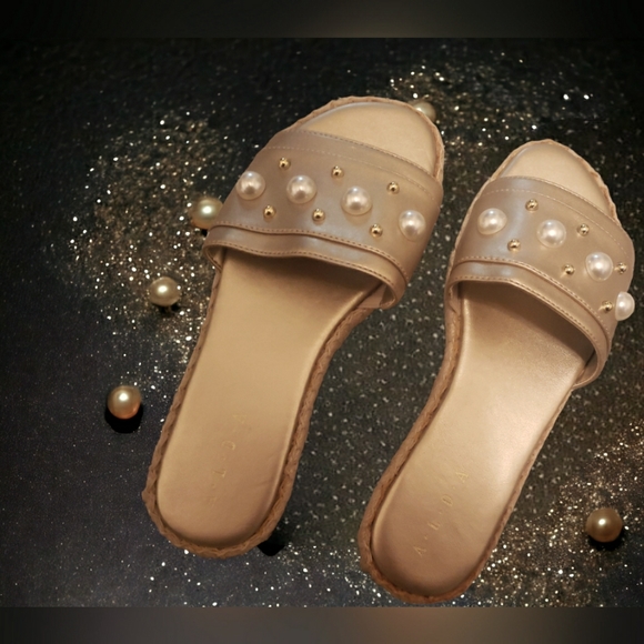 ALDA Shoes - New ALDA Gold Toned with pearl accent slip on sandals.
